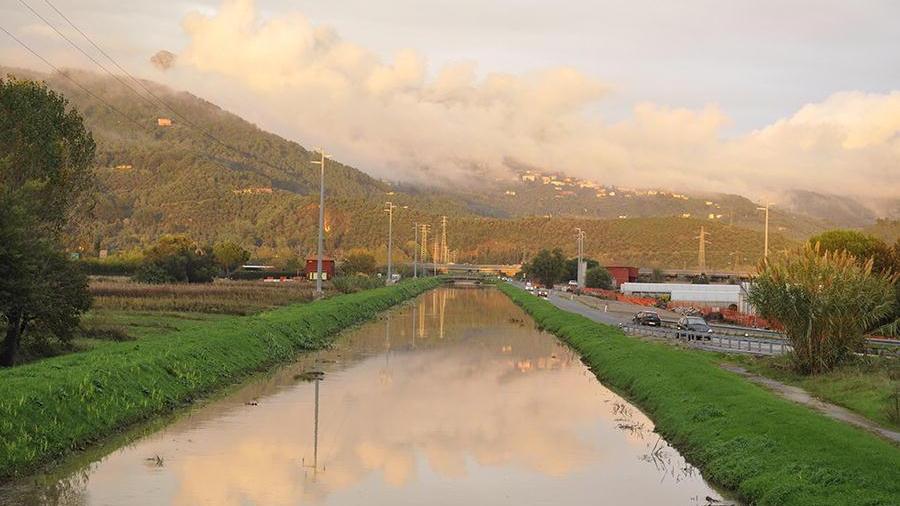 Maltempo, tracima la Gora di Stiava Il Lago è sotto controllo