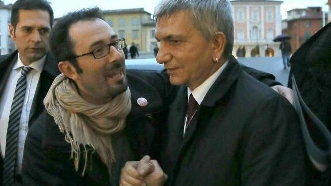 Primarie, Vendola infiamma la platea e attacca Renzi