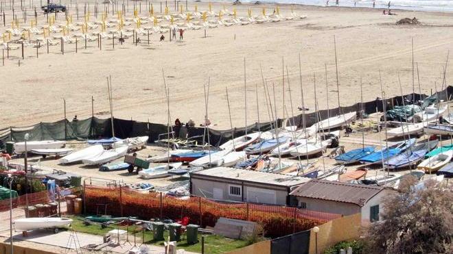 Sorpresi a rubare al porto spiaggia