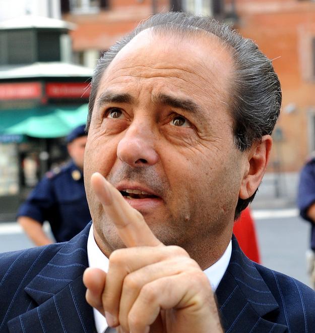 Venerdì prossimo arriva Di Pietro ma il leader dell’Idv è in difficoltà