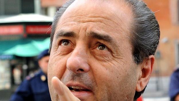 Venerdì prossimo arriva Di Pietro ma il leader dell’Idv è in difficoltà
