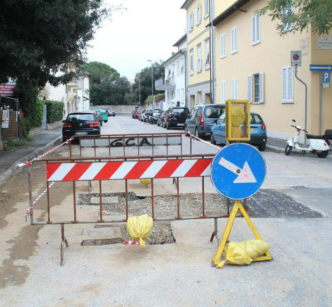 Ardenza mare, l’invasione dei lavori e delle transenne 