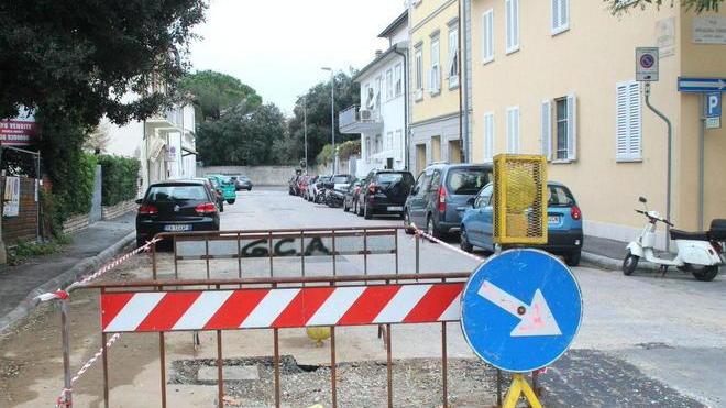 Ardenza mare, l’invasione dei lavori e delle transenne