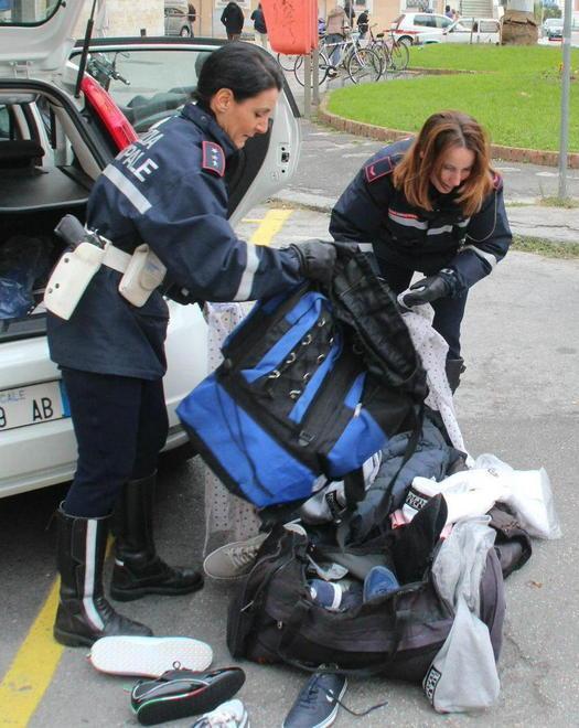 Blitz dei vigili al mercato, 50 capi sequestrati 