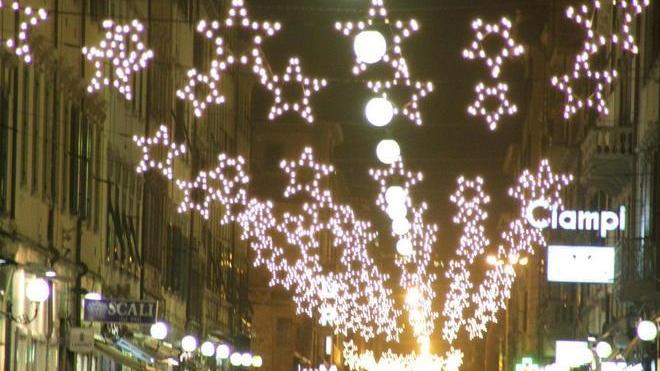 La luminaria a macchie diversa in ogni quartiere