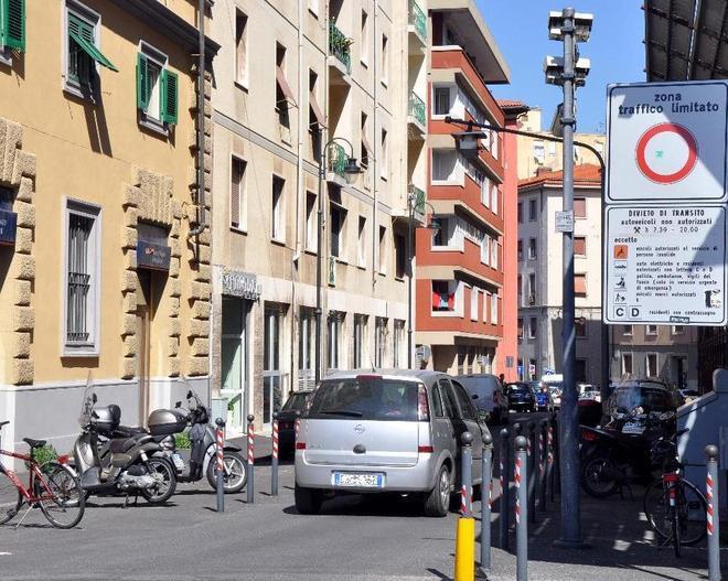 Multe ai furgoni nella Ztl. Botta e risposta tra Bettini e Cna 