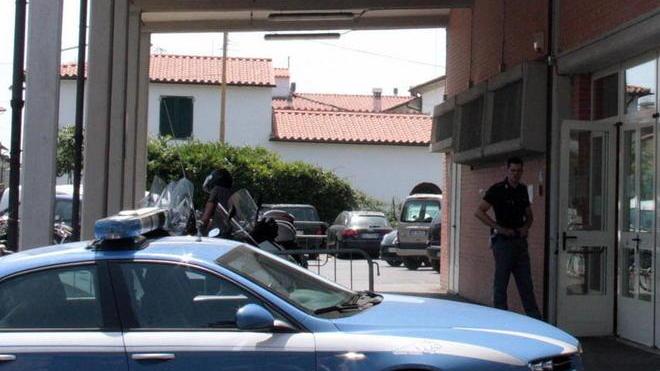 Vandali alla piscina di via Roma Danneggiata la copertura