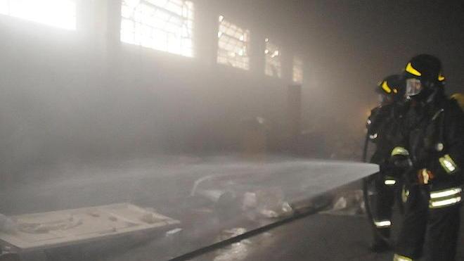 Incendio nei locali dell’ex Colged all’Arancio