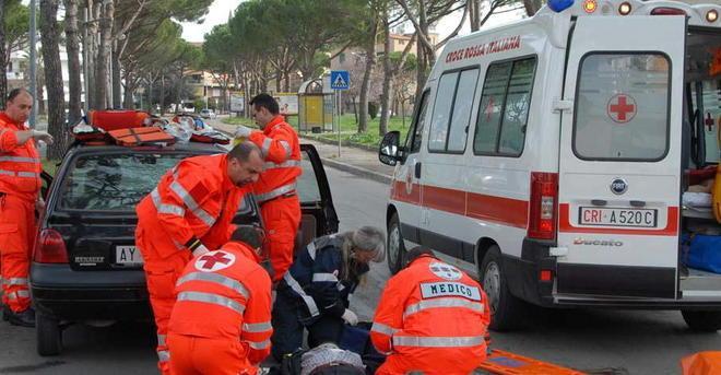 Due incidenti nella notte Dieci giovanissimi feriti 