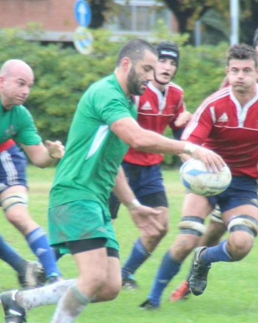 Un calcio per il sorpasso e il derby si tinge di biancoverde 