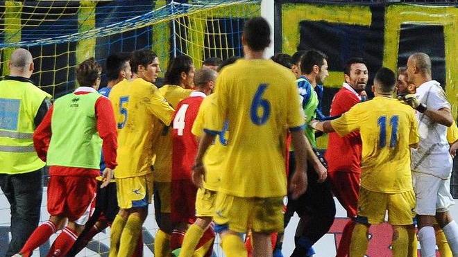 Sepe esulta troppo, parapiglia a fine partita