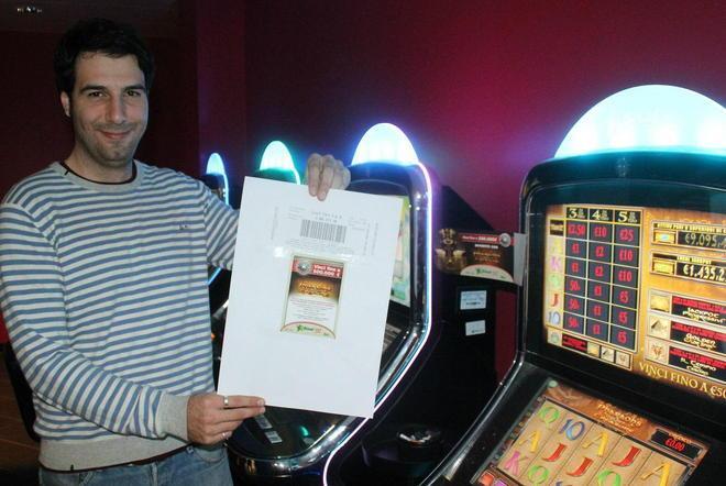Operaio mette 2 euro nella slot e ne vince 88mila
