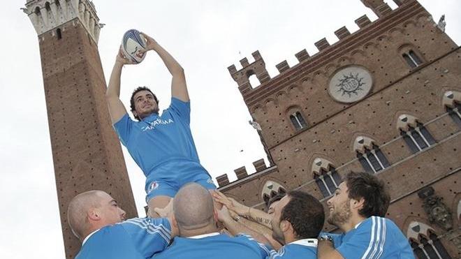 Rugby-mob in Piazza del Campo