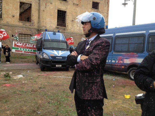 Scontri operai-polizia davanti alla miniera di Serbariu 