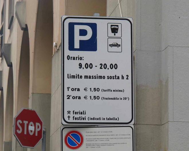Caro-parcheggi, stangata sullo shopping natalizio 