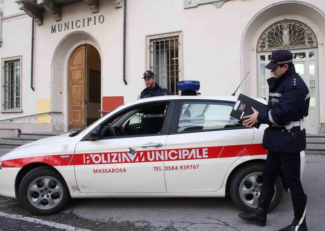 Il Comune premia i vigili per il lavoro notturno