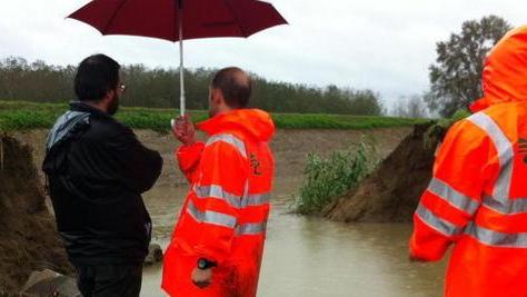 Un secchio contro la piena Così salva la casa dall’acqua