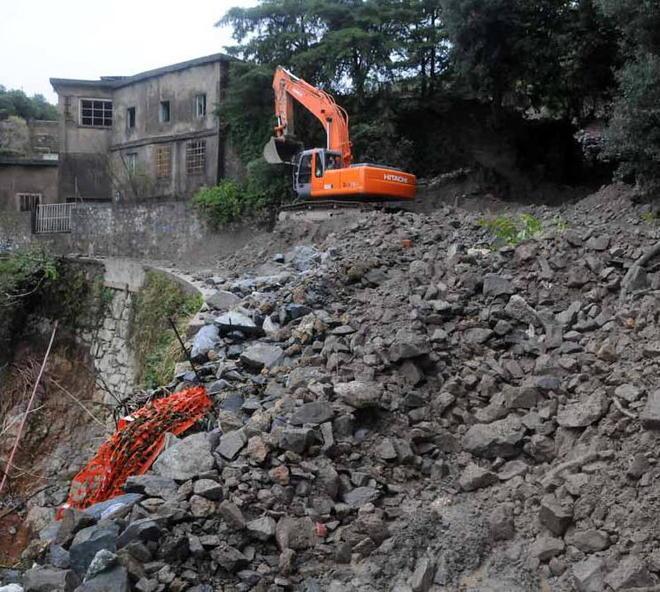 Foce chiusa, 9 sfollati a Casette squadre anti sciacalli in azione 