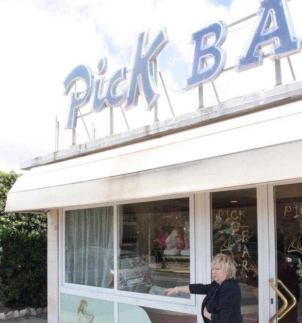 Ladri in azione al Pick bar 