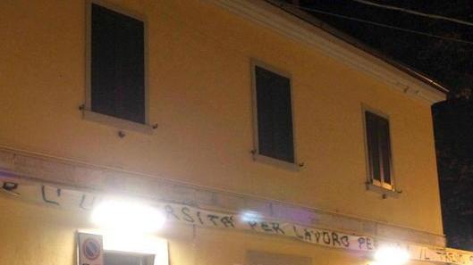 Raccolta firme per salvare le stazioni locali