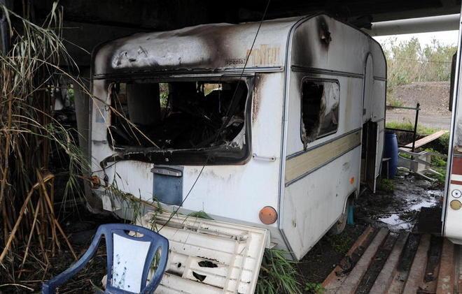 Porto: lancia una molotov contro una roulotte 