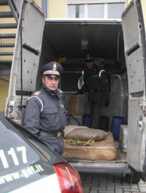 Presi ladri di 200 litri di gasolio 