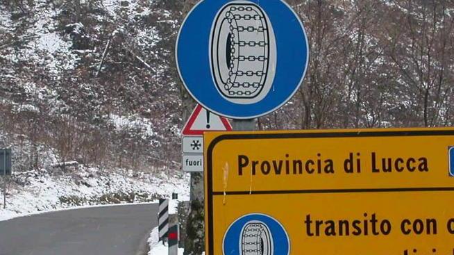 Obbligo di catene a bordo anche se è caldo