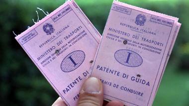 Una vera odissea rinnovare la patente di guida