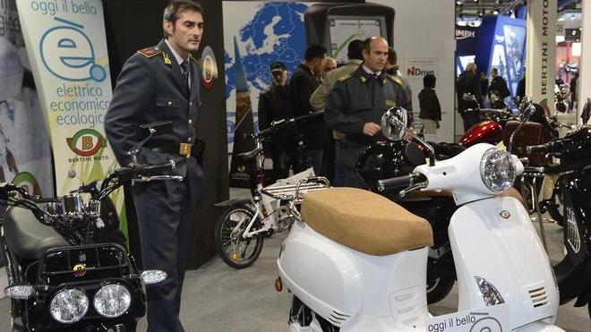 Sequestrati alla Fiera i “cloni” della Vespa