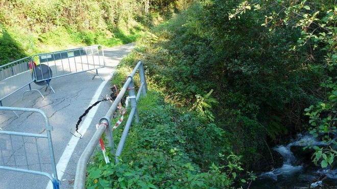 Lavori per sistemare la frana di Baggio