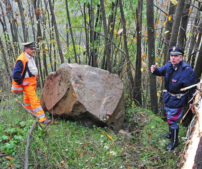 Rimosso il macigno che incombeva sulla strada statale 