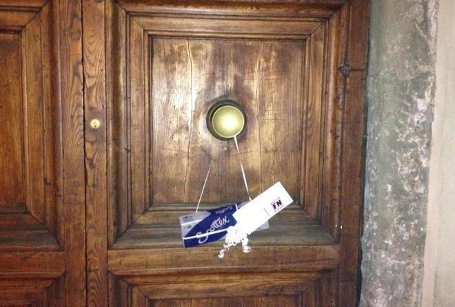 Fn, un pacco di fazzoletti al sindaco