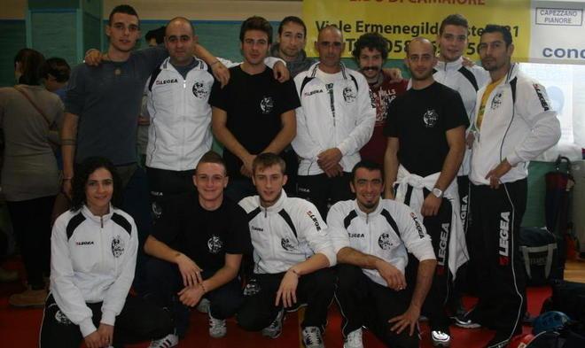 Kick boxing, la Fragale spopola a Camaiore