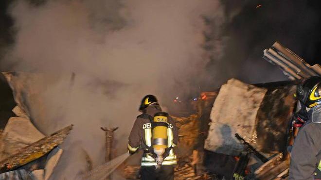 Va a fuoco un camper vicino al Rifugio Tom