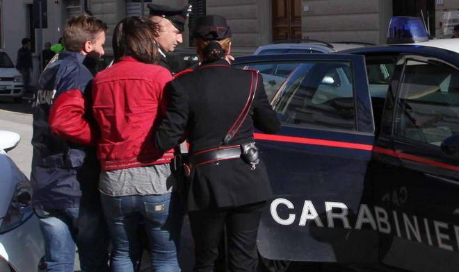 Rivolta delle mogli tradite scovato circolo a luci rosse 