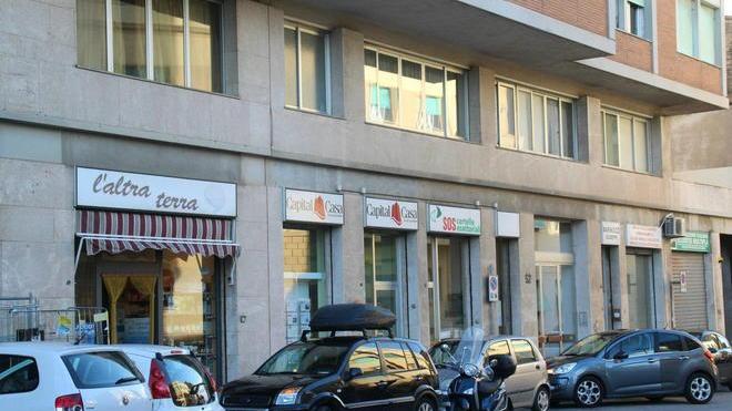 Piazza Matteotti, il parcheggio è una giungla