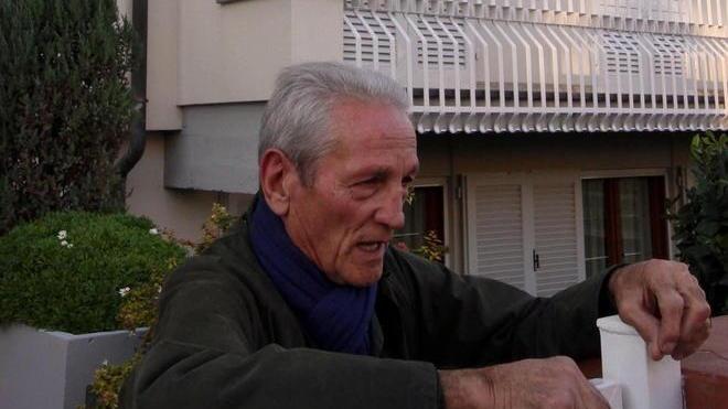 Minacciato col coltello alla gola da due ladri in camera da letto
