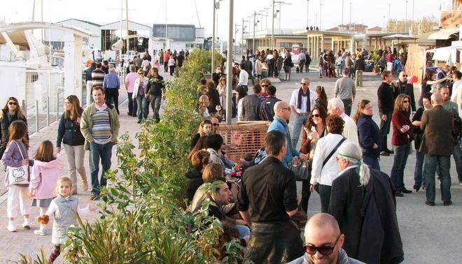 Tutti contro la crisi, musica e feste al via in zona blu e al porto 