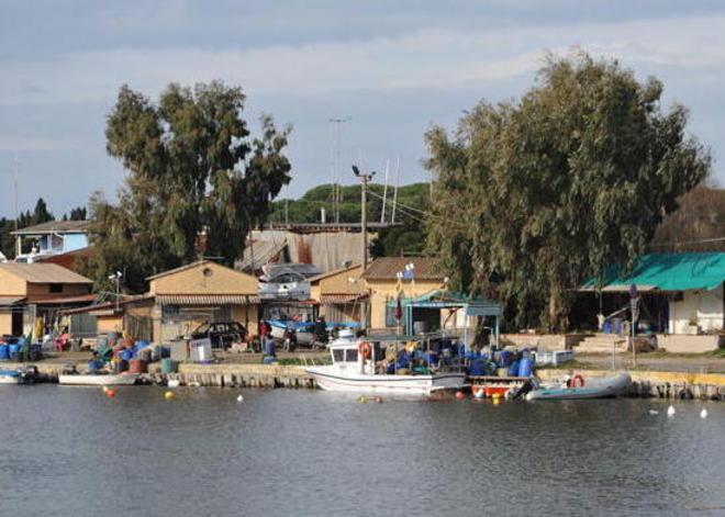 Gli rovinano le reti e poi gli distruggono la baracca 