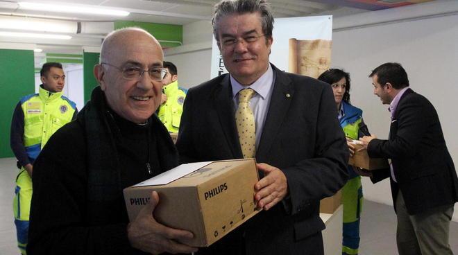 Venti defibrillatori consegnati a scuole e società sportive