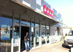 Rapina alla Coop, bandito armato porta via l’incasso 