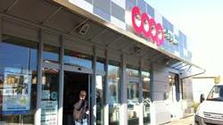 Rapina alla Coop, bandito armato porta via l’incasso