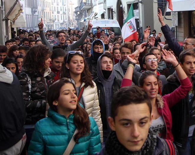 In 200 sfilano a Fucecchio per difendere la scuola pubblica 