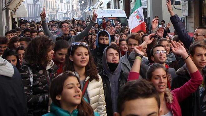 In 200 sfilano a Fucecchio per difendere la scuola pubblica