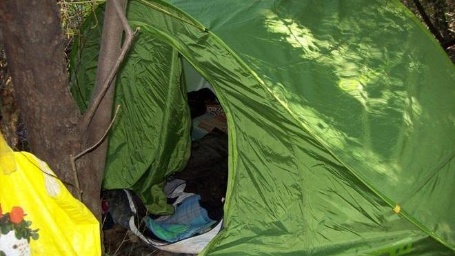 La tenda dello spaccio scovata al Cisternino: tre denunce