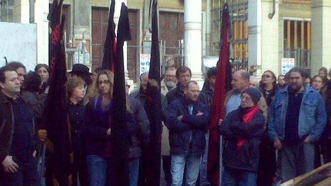 Anarchici da tutta Italia ai funerali di Raffaella Ruberti, fra le promotrici del comitato per la difesa del Politeama