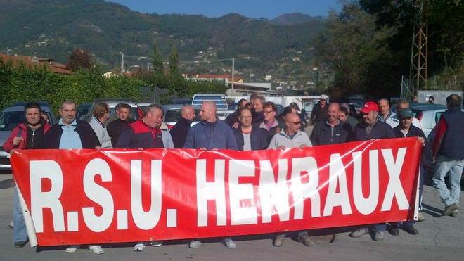 Henraux manda a casa un operaio
