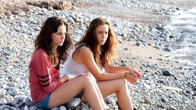 Acciaio: applausi solo per Anna e Matilde