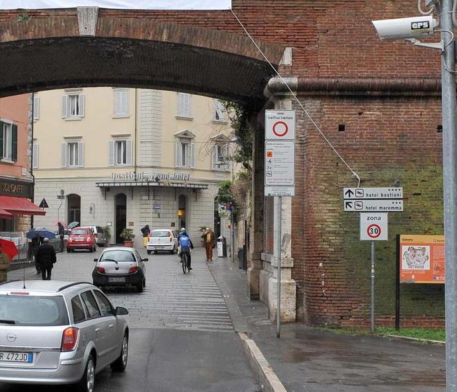 Taglio ai permessi Ztl ma rinnovo più facile 