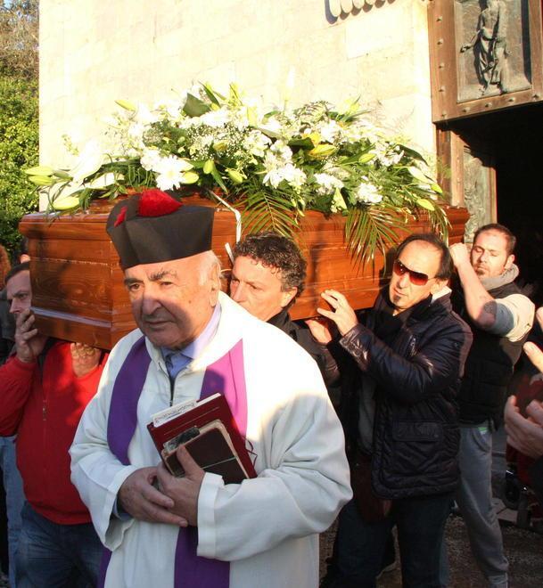 Per Riccardo l’addio della sua gente 